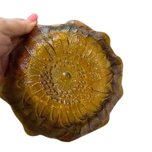 Amber Glass Sunflower-Shaped Decorative Bowl 6.5" Wide Textured Glassware For Ta - Picture 3 of 6